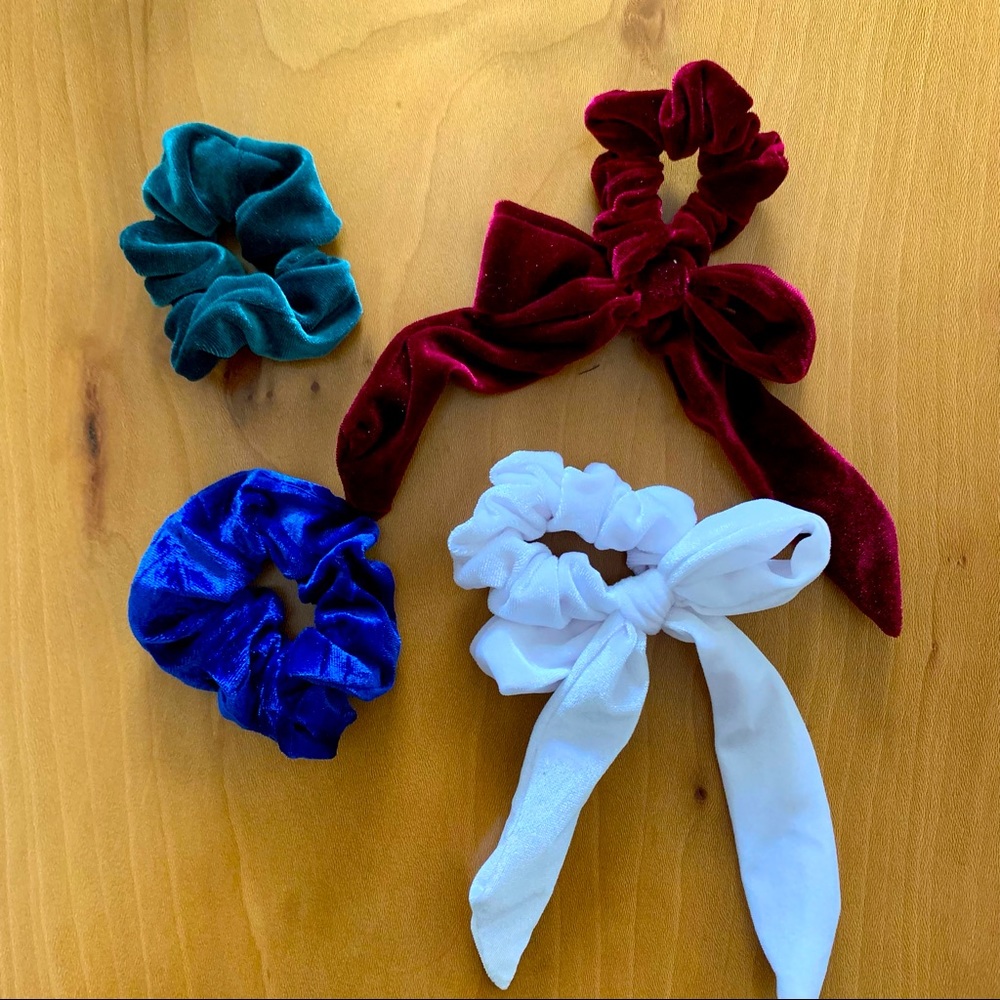 ✨ NWOT Velvet Scrunchies 4pk